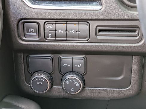 Used 2023 Chevrolet Suburban Premier RWD image 32