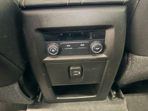Used 2019 Chevrolet Traverse LT FWD image 28