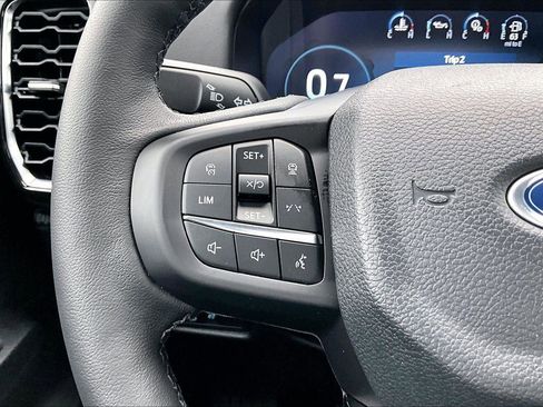 Used 2025 Ford Ranger Lariat w/ FX4 Off-Road Package image 9