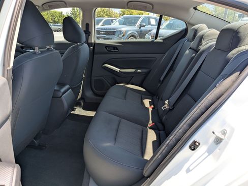 Used 2025 Nissan Altima 2.5 SV FWD image 29