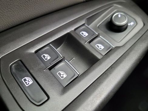 Used 2022 Volkswagen Atlas Cross Sport SE FWD image 27