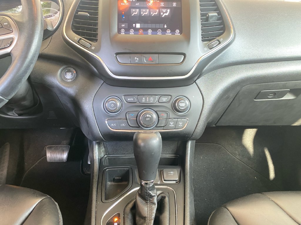 Used 2019 Jeep Cherokee Latitude Plus FWD image 11