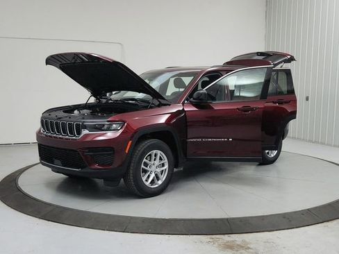 New 2026 Jeep Grand Cherokee Laredo AWD/4WD image 11