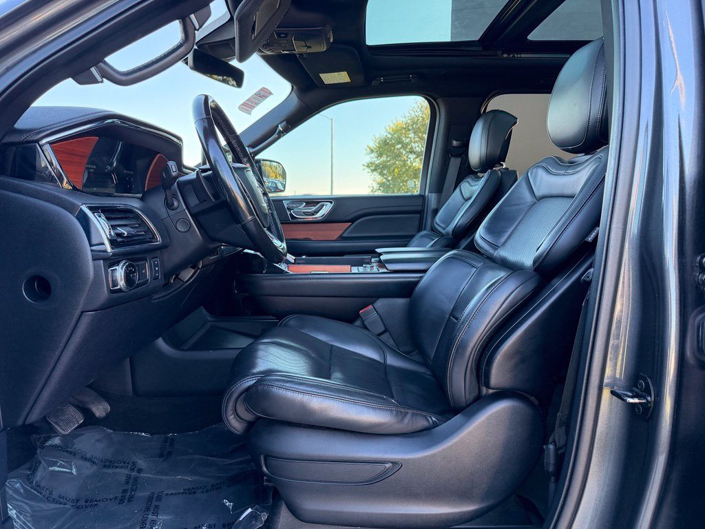 Used 2018 Lincoln Navigator L Select w/ Technology Package AWD/4WD image 2
