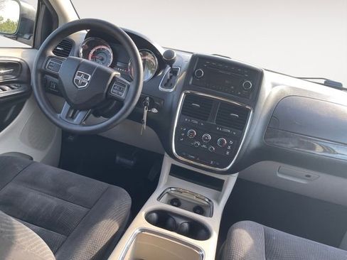 Used 2014 Dodge Grand Caravan SXT FWD image 10