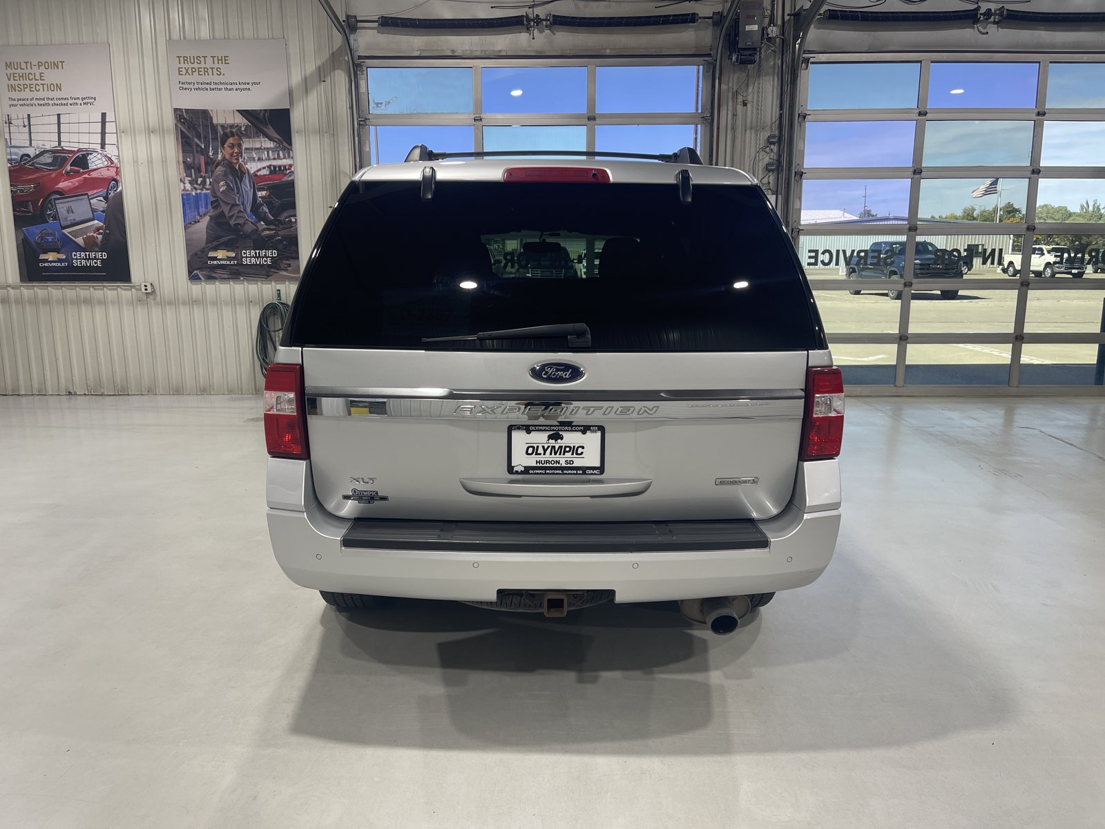 Used 2017 Ford Expedition XLT AWD/4WD image 2