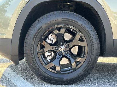 Used 2025 Volkswagen Atlas Peak Edition SE image 11