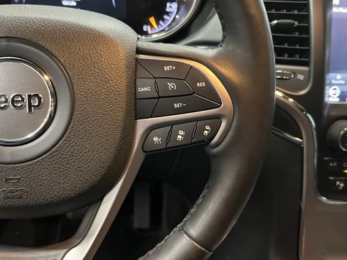 Used 2018 Jeep Grand Cherokee Overland AWD/4WD image 23