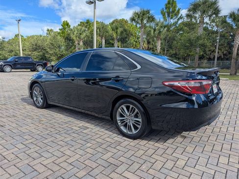 Used 2016 Toyota Camry SE image 9