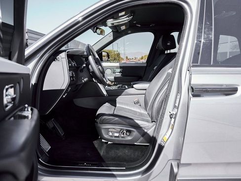 Used 2023 Rolls-Royce Cullinan AWD/4WD image 34