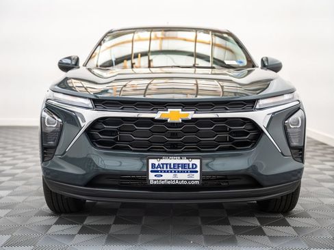 New 2026 Chevrolet Trax LS w/ LS Convenience Package FWD image 2