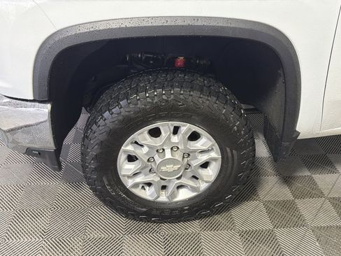 Used 2021 Chevrolet Silverado 2500 LT w/ Z71 Off-Road Package image 12