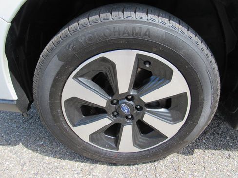 Used 2017 Subaru Forester 2.5i Limited AWD/4WD image 14