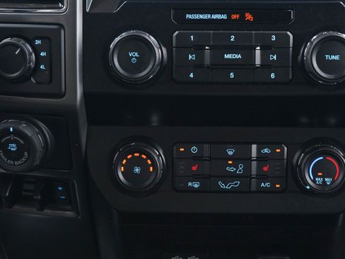Used 2020 Ford F150 XLT w/ Equipment Group 302A Luxury AWD/4WD image 19