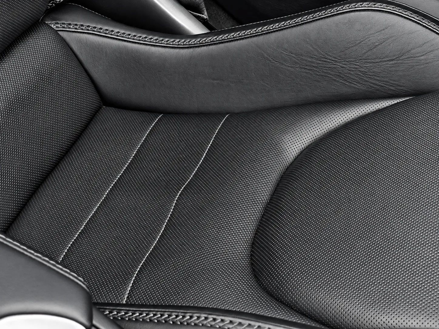 Used 2023 McLaren GT RWD image 35