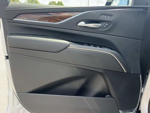 Certified 2024 Cadillac Escalade ESV Premium Luxury AWD/4WD image 31