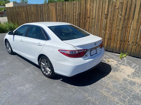 Used 2017 Toyota Camry SE FWD image 6