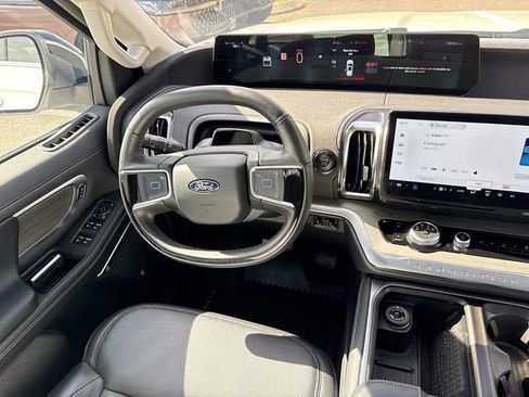 Certified 2025 Ford Expedition Max Platinum image 14