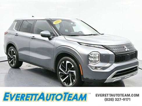 Used 2022 Mitsubishi Outlander SE image 1