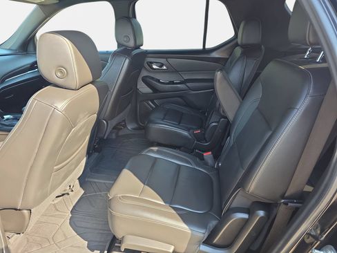 Used 2023 Chevrolet Traverse LT w/ LPO, Floor Liner Package FWD image 14