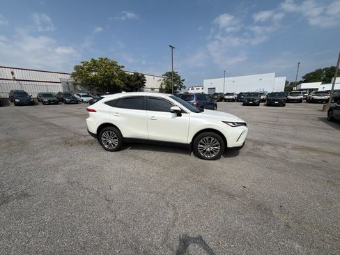 Used 2022 Toyota Venza XLE AWD/4WD image 7