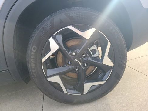 Used 2024 Kia Seltos EX image 11