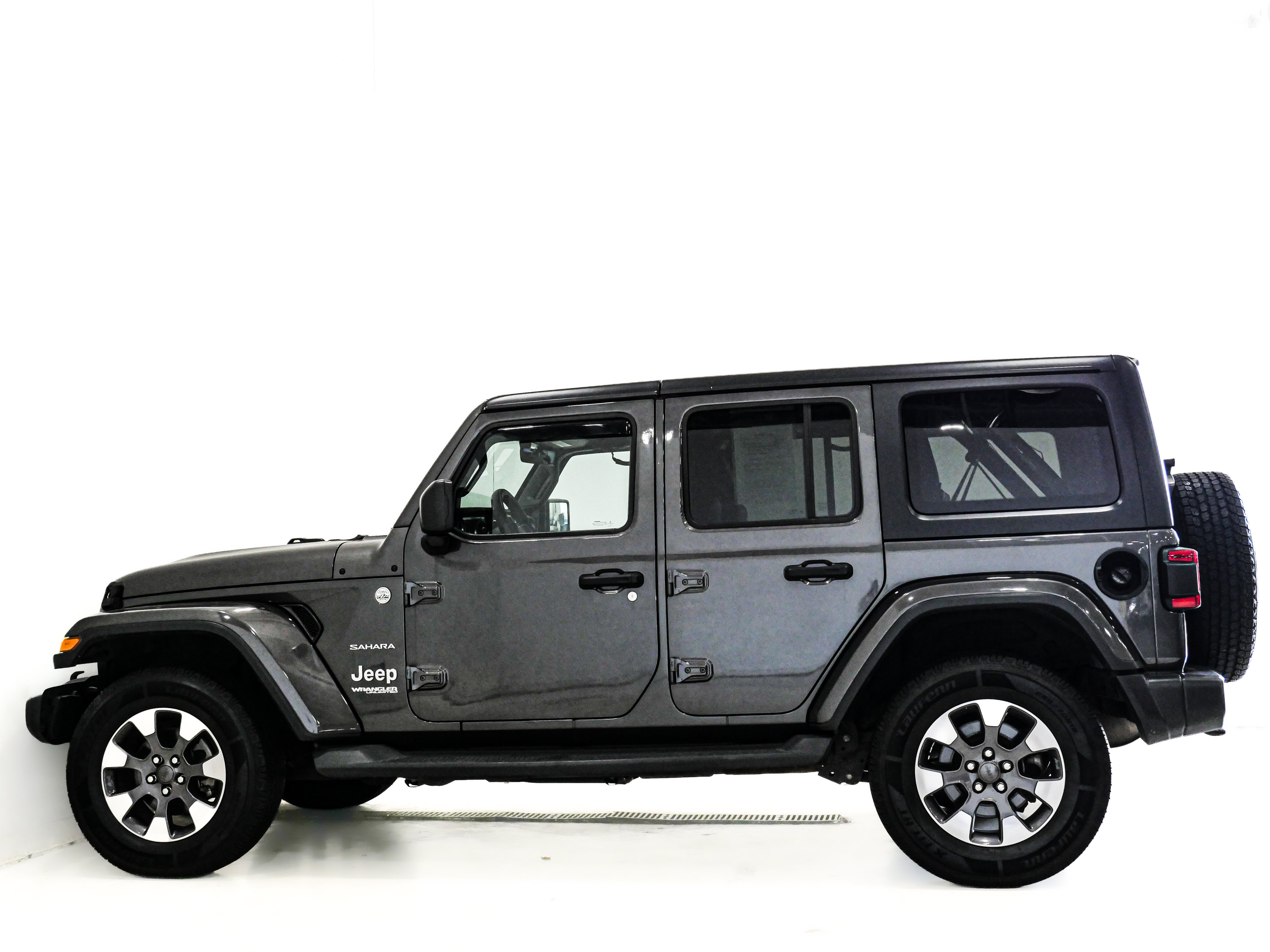 Used 2018 Jeep Wrangler Unlimited Sahara AWD/4WD image 6