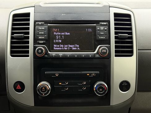 Used 2015 Nissan Frontier Desert Runner image 12