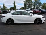 Used 2022 Toyota Camry SE image 2