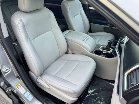 Used 2016 Toyota Highlander XLE AWD/4WD image 21