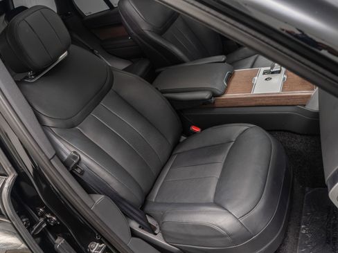 Used 2024 Land Rover Range Rover SE image 25