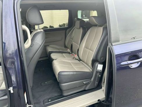 Used 2018 Kia Sedona LX w/ LX Essentials Premium Package image 16
