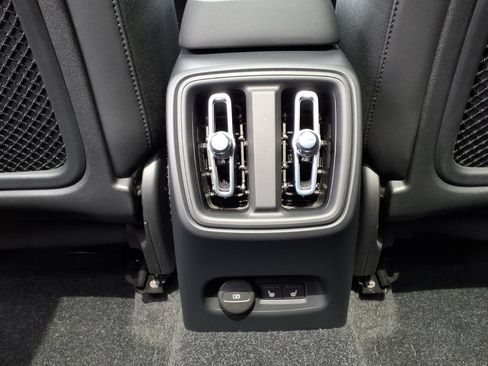 Certified 2023 Volvo XC40 Recharge Ultimate w/ Protection Package Premier AWD/4WD image 23