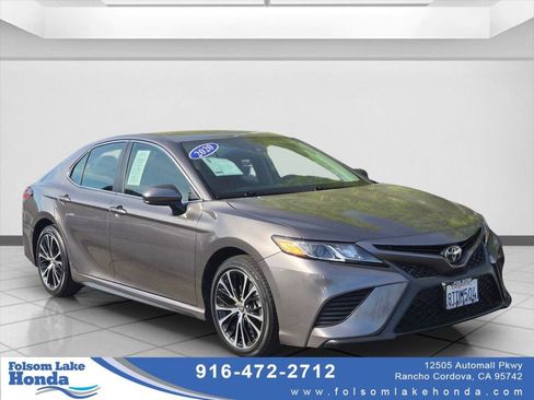 Used 2020 Toyota Camry SE FWD image 1