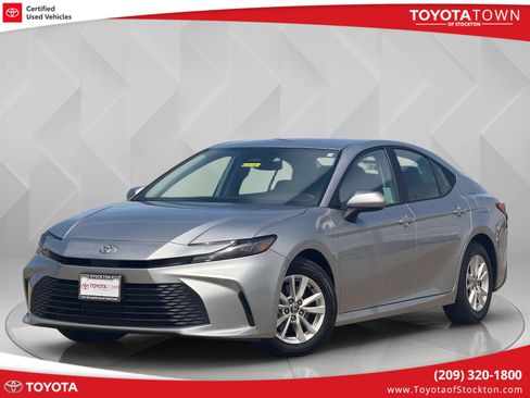 Certified 2025 Toyota Camry LE FWD image 1
