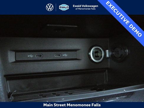 Certified 2025 Volkswagen Taos SE image 15