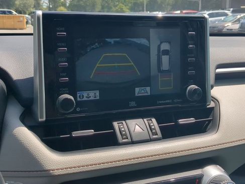 Used 2019 Toyota RAV4 Limited image 17