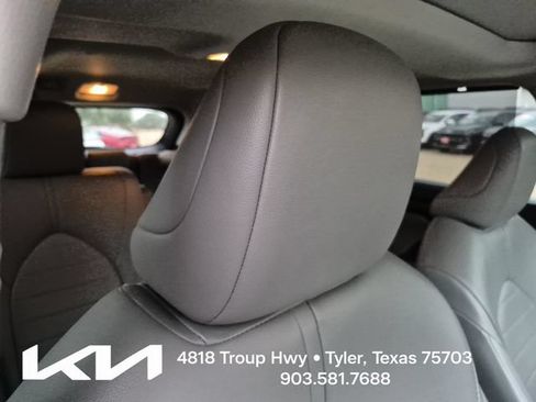 Used 2022 Toyota Highlander XLE FWD image 13