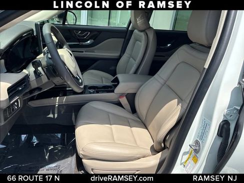 Used 2023 Lincoln Corsair AWD image 12