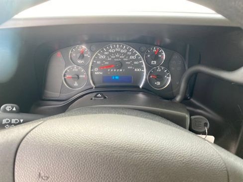Certified 2024 GMC Savana 2500 Extended w/ Driver Convenience Package RWD image 9