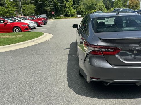 Used 2023 Toyota Camry SE FWD image 11