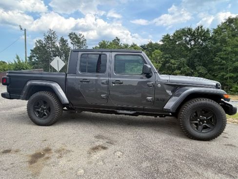 Used 2021 Jeep Gladiator Sport AWD/4WD image 14
