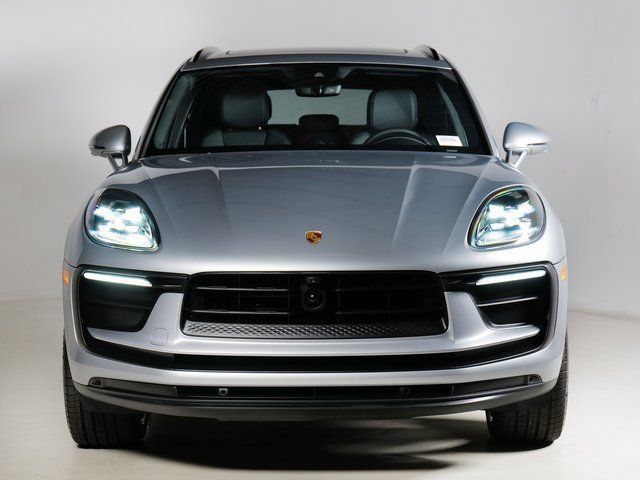 Certified 2026 Porsche Macan AWD/4WD image 6