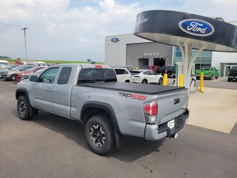 Used 2020 Toyota Tacoma TRD Off-Road image 3