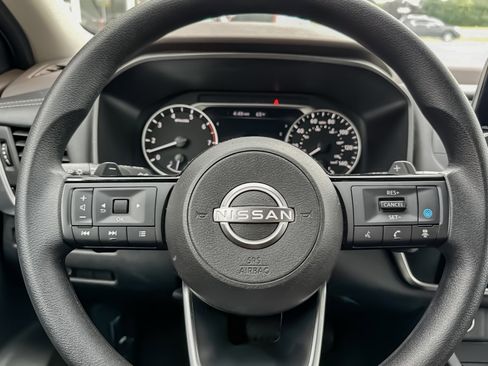 Used 2023 Nissan Rogue SV image 23