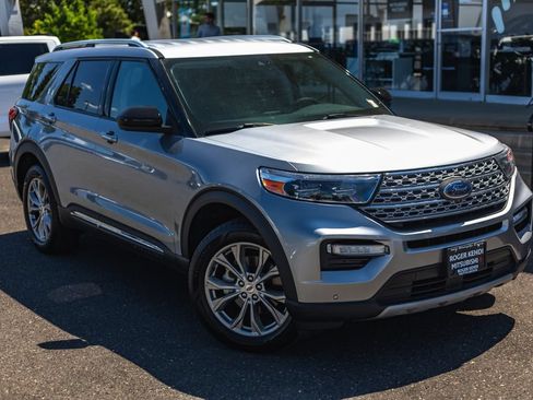 Used 2022 Ford Explorer Limited AWD/4WD image 2