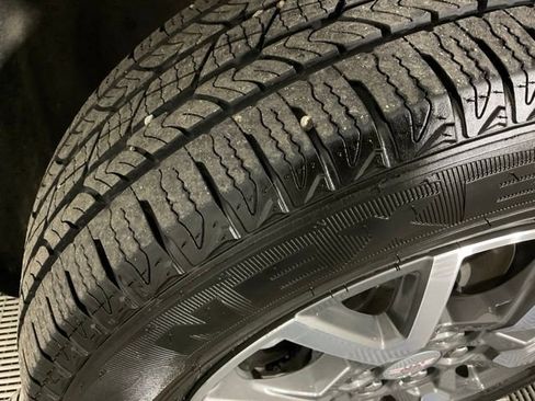 Used 2023 GMC Acadia SLE w/ Driver Convenience Package image 45