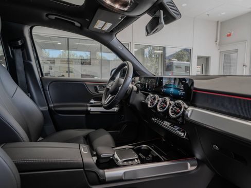 Used 2023 Mercedes-Benz GLB 250 4MATIC image 17