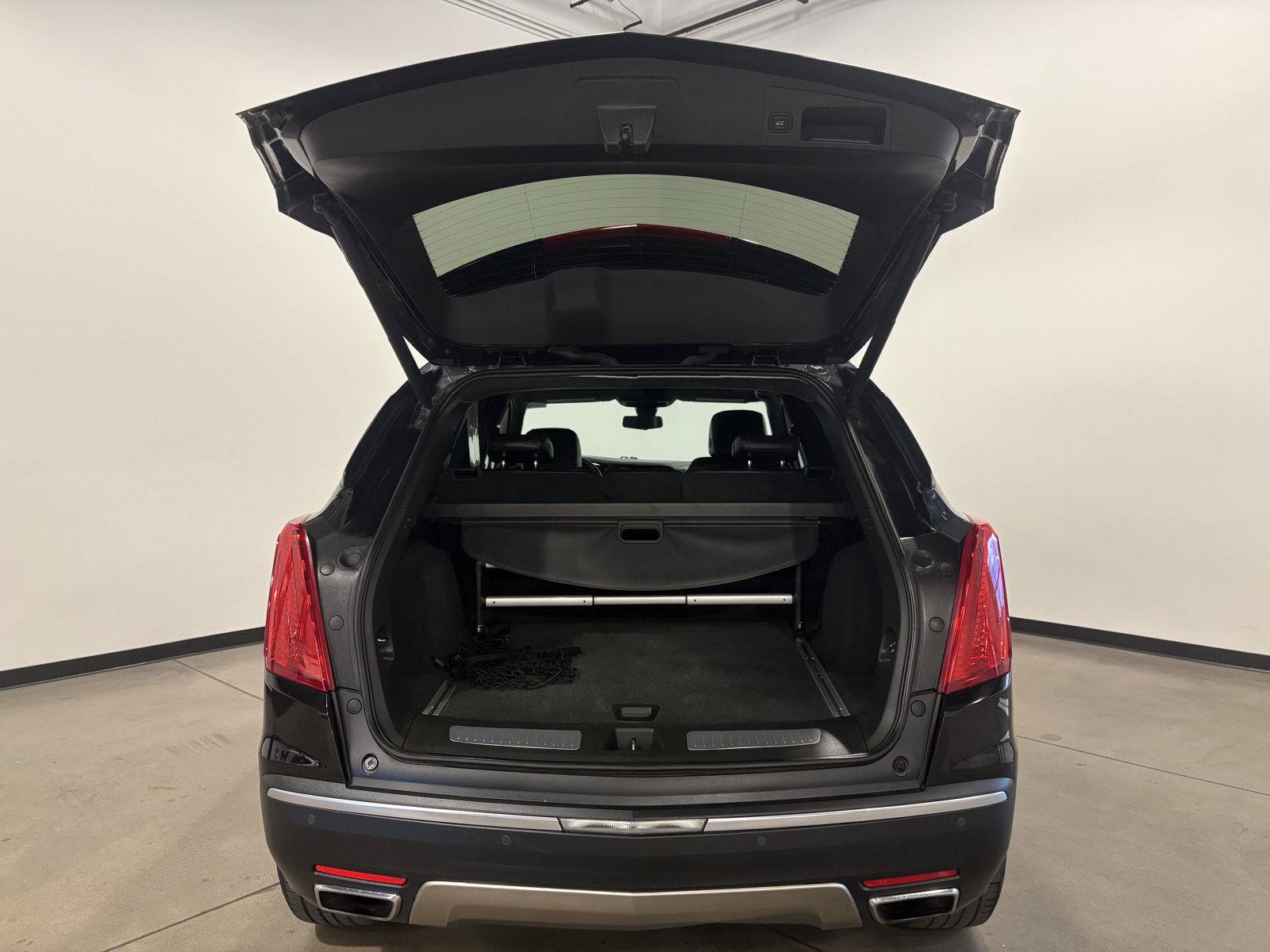 Used 2017 Cadillac XT5 Platinum AWD/4WD image 37