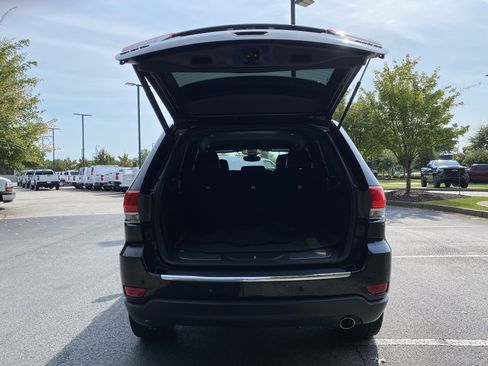 Used 2018 Jeep Grand Cherokee Limited AWD/4WD image 11